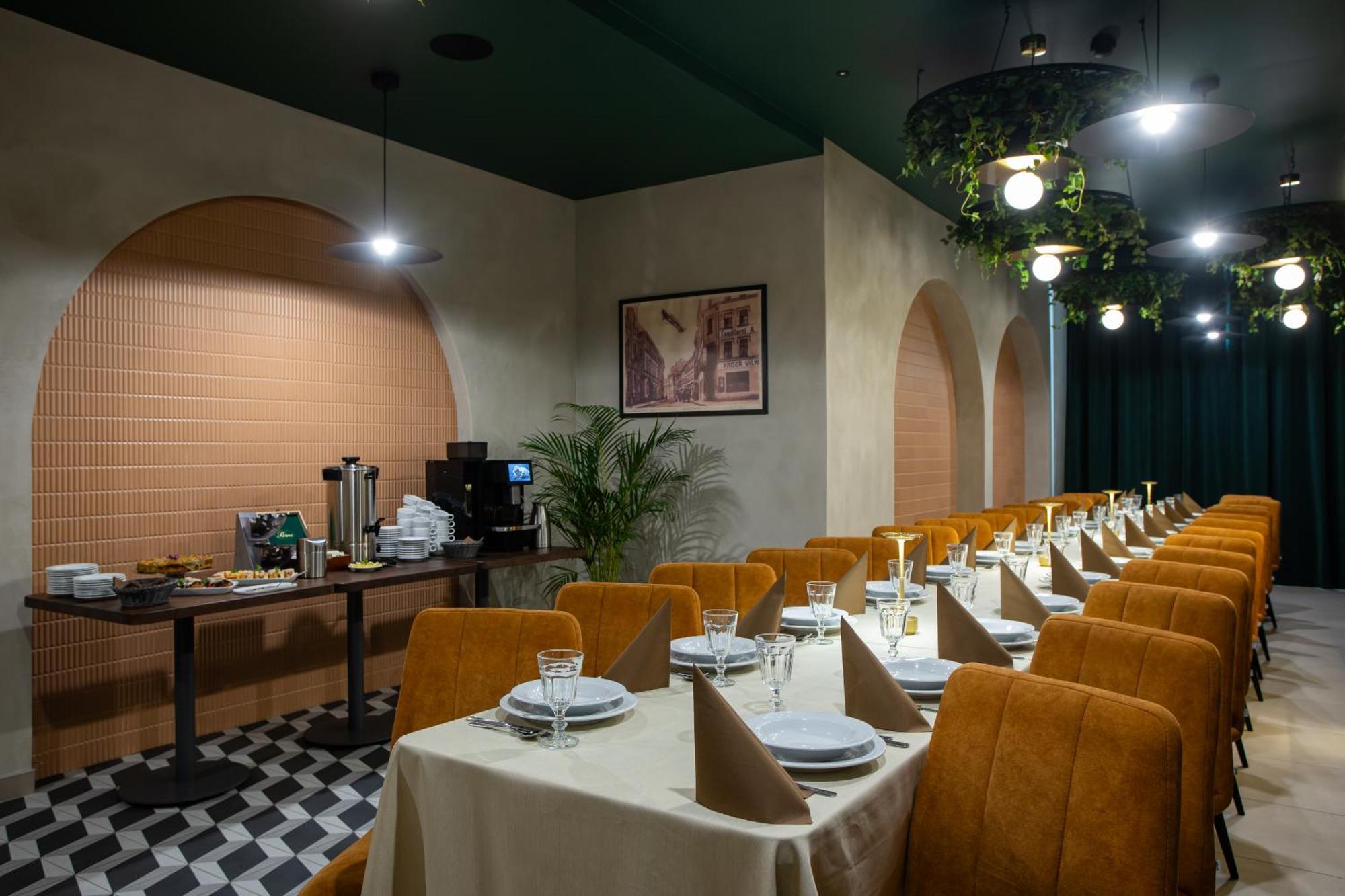 Gold Hotel